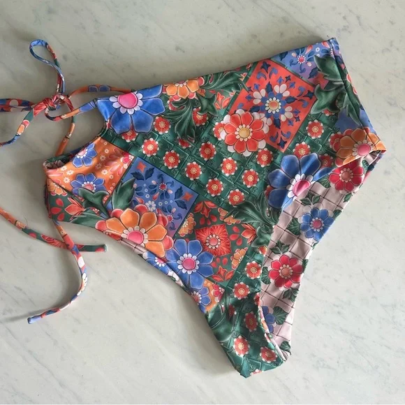 Agua Bendita Reversible Glenda and Lucille bikini Tile print - Picture 5 of 9